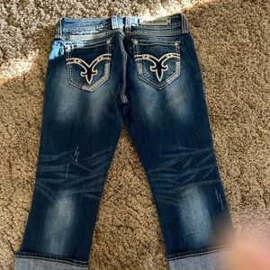 woman’s rock revival capris